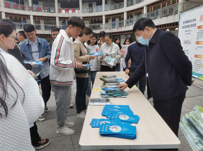 貴州健康職業(yè)學(xué)院開(kāi)展食品衛(wèi)生安全與傳染病預(yù)防知識(shí)宣傳活動(dòng)，提供專業(yè)食品安全與營(yíng)養(yǎng)咨詢服務(wù)