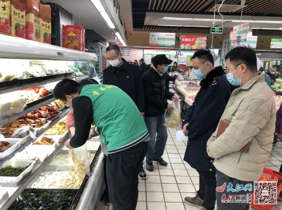 西湖區南浦街道綜合執法隊開展食品安全抽檢行動，聚焦散裝及預包裝食品銷售環節